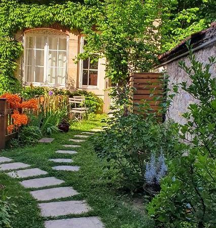 Appartement De Charme Au Coeur De Nevers Exteriör bild