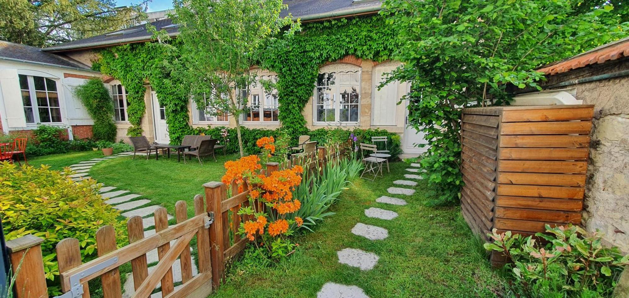 Appartement De Charme Au Coeur De Nevers Exteriör bild